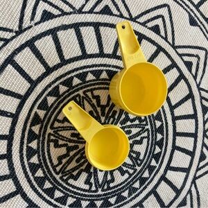 TUPPERWARE measuring cups. Vintage